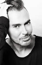 Loris Sallahian como 