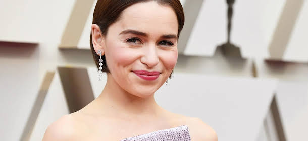 Emilia Clarke Suffers Injury While Filming Ponies Sex Scenes