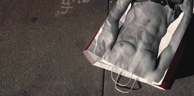 White Hot: The Rise & Fall of Abercrombie & Fitch (2022)