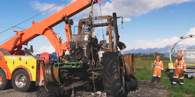 12:00 AM: Extreme Tow Truckers (S2 E5) (S2) | Paramount | 2/27 2026