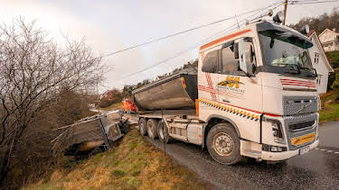 11:00 PM: Ice Road Rescue | Nat Geo Wild | 4/3 2026
