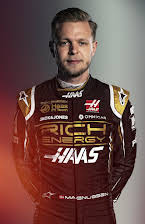Kevin Magnussen som Hass #20