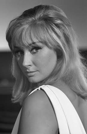 Annie Gorassini as 