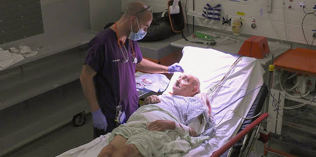 11:05 PM: 24 Hours in A&E | More 4 | 2/17 2026