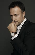 Carlos Leal como Max Epperson aka Bob Weir