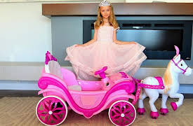 Super Polina Play: Polina's Princess Dress Story!