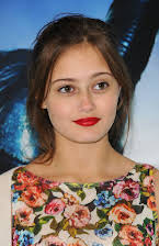 Ella Purnell como 