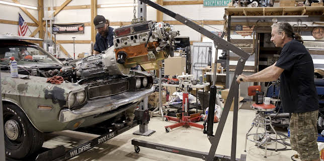 10:05: Roadworthy Rescues (S2 E11) (S2) | Discovery Channel | 12/17 2025