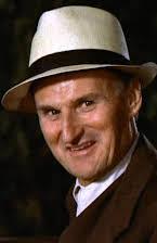 Charles Tyner como Charlie Bannister