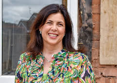 Kirstie and Phil's Love It or...