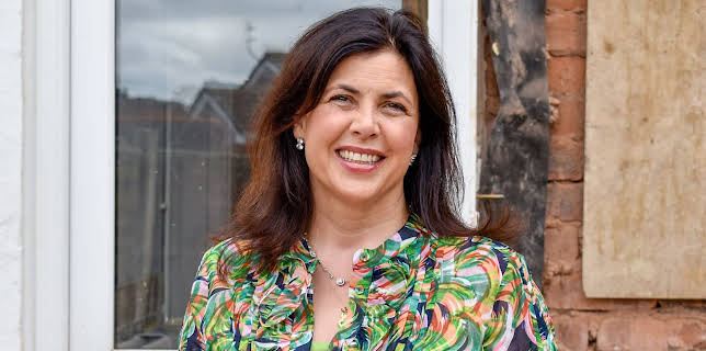 3:40 AM: Kirstie and Phil's Love It or... | Channel 4 | 11/11 2025