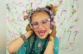 The Daya Daily: Descendants 2 Dizzy Makeup and Costume