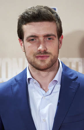 Raúl Mérida as 