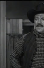 Hugh Sanders como Denver Kinnaird