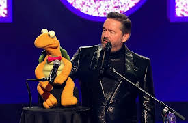 The Big Stage: Sharp Objects, Terry Fator & One Insane Balancing Act