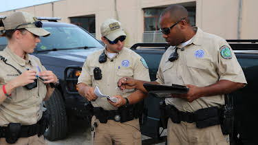 22:00: Lone Star Law  (S1 E2) (S1) | Animal Planet | 4/15 2026