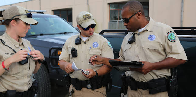 22:00: Lone Star Law  (S1 E2) (S1) | Animal Planet | 12/2 2025