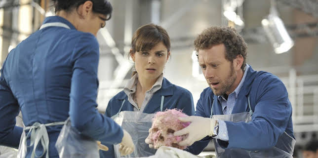 12:05: Bones (S6 E6) (S6) | Viasat Series | 12/15 2025