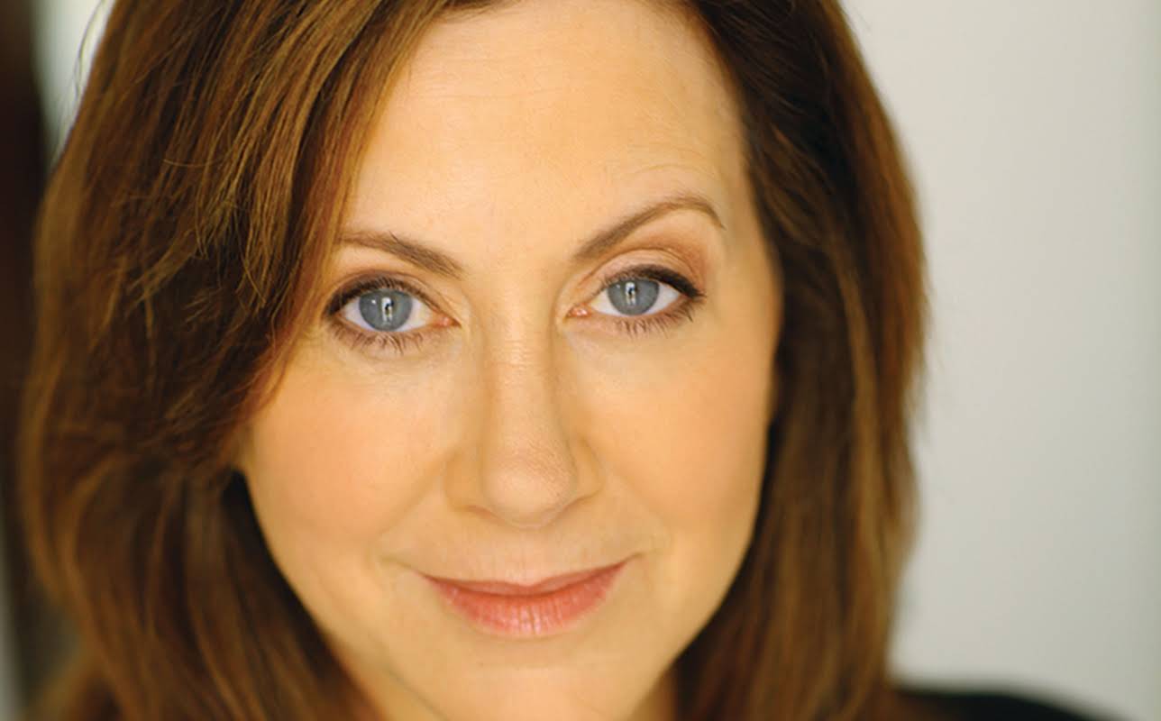 Leslie Castay