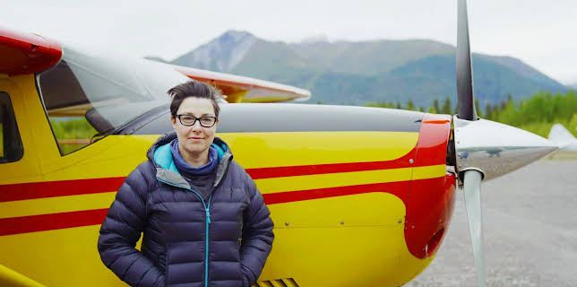18:00: Sue Perkins fortapt i Alaska: McCarthy – Tanana | NRK 2 | 1/20 2026