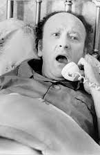 Lee Wallace som Mr. Waxman