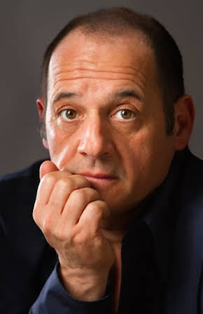 Julio Chávez as 
