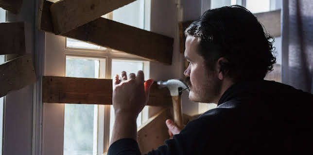 01:50: Der ondskapen bor (S6 E9) (S6) | FEM | 12/20 2025