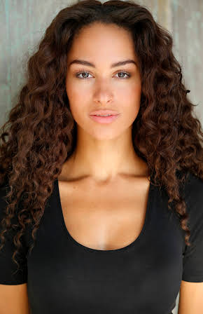 Hannah Gottesman as 