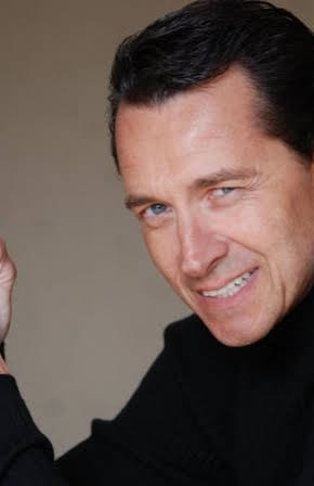 Mark Lindsay Chapman as 