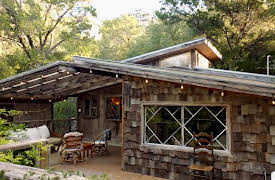Lakeside Retreats: Texas Lakeshore Cabin