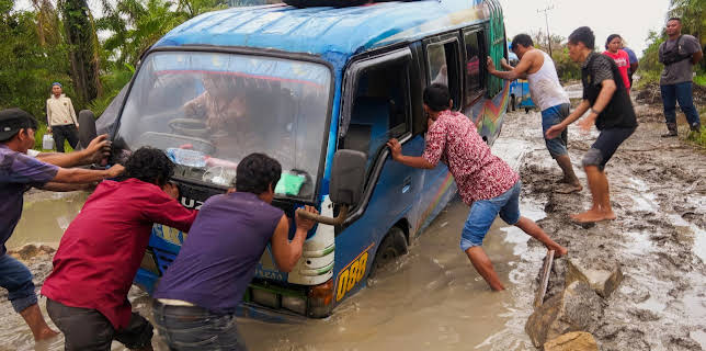 09:45: Höllenpfade – Straßen extrem | ZDFinfo | 11/19 2025