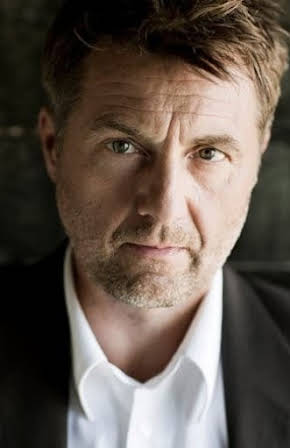 Jens Jørn Spottag as 