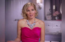 Game of Crowns, Season 1: Circus Display of Affection