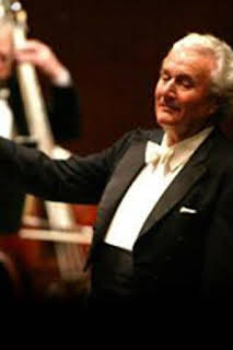 07:39: Mozart: Serenatas - Orquesta Sinfónica de la Radio de Baviera Sir Colin Davis | Mezzo | 9/4 2026