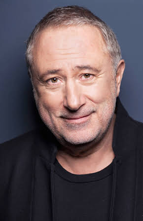 Robert Giggenbach as 