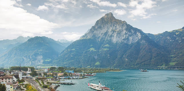 02:40: Traumhafte Bahnstrecken der Schweiz: Im "Gotthard Panorama Express" vom Vierwaldstättersee ins Tessin | 3SAT | 2/17 2026