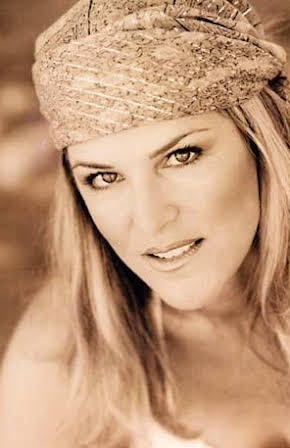 Julie Wagner as Vacuum Shopper