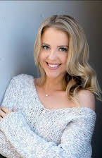 Chelan Simmons as Becky Fowler