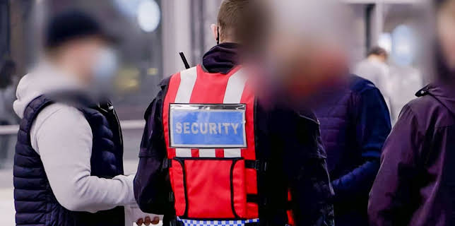 10:00 AM: Shoplifters & Scammers: At War... (S1 E12) (S1) | 5 Star | 2/3 2026