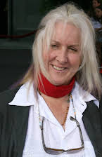 Betty Thomas som Director