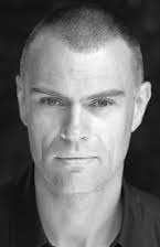 Julian Lewis Jones som 