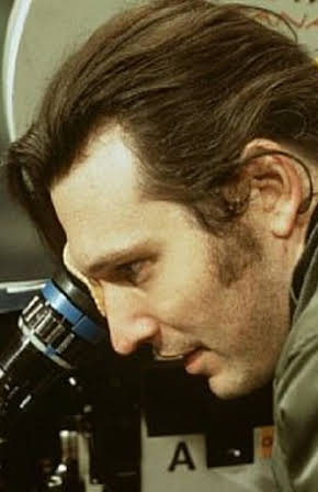 Peter Hewitt as 
