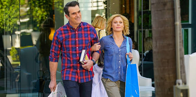 4:30 PM: Modern Family | E4 | 1/29 2026