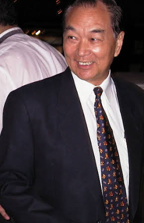 Tseng Chang as Karaoke Singer