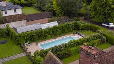 16:45: Britain's Most Expensive Houses (S2 E3) (S2) | TV8 | 5/15 2026