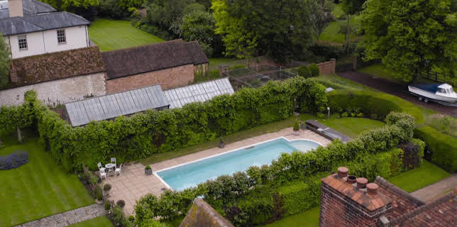 09:45: Britain's Most Expensive Houses (S2 E3) (S2) | TV6 | 1/17 2026