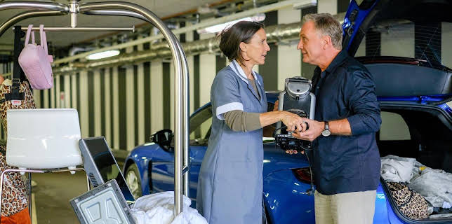 22:35: Vorstadtweiber (S05/E02) | One | 11/20 2025