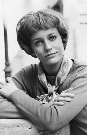 Carrie Snodgress as 