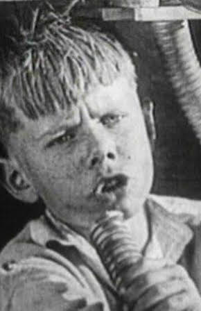 Clifton Young as Baker
