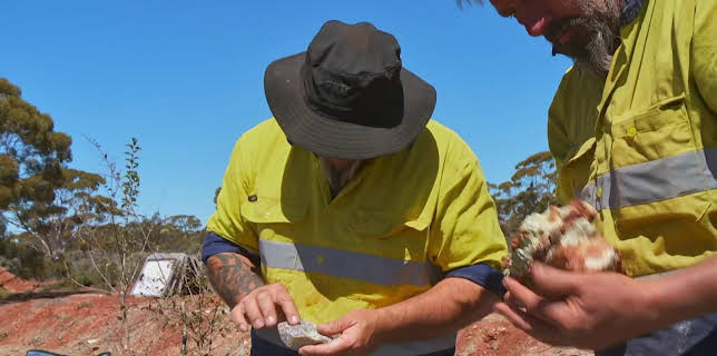 08:00: Guldjägarna i Australien (S7 E12) (S7) | TV10 | 10/15 2025